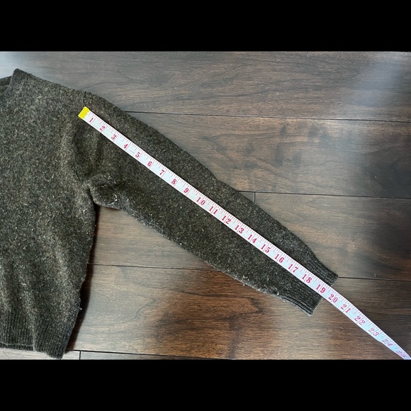 Uniqlo wool sweater - Picture 8 of 8